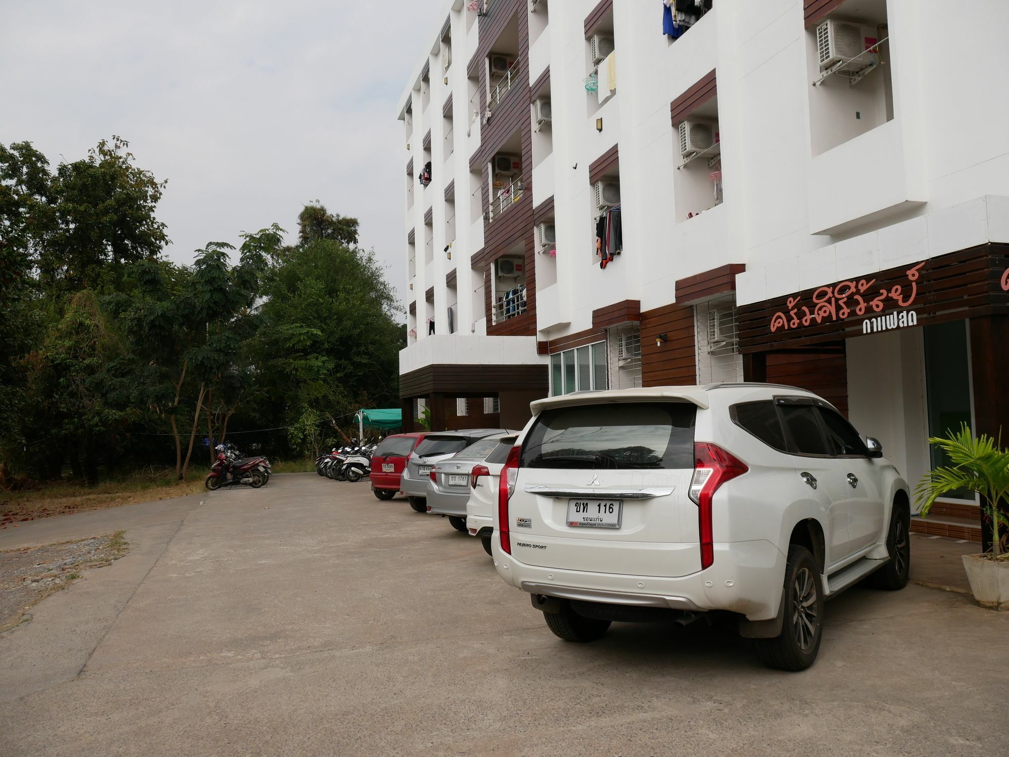 Siriwan Grand Garden Apartment Кхонкен Екстер'єр фото